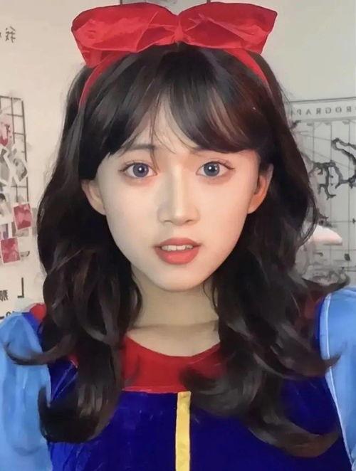 网红吃瓜男扮女装视频,网友热议性别界限与网络现象 第1张 网红吃瓜男扮女装视频,网友热议性别界限与网络现象 第1张